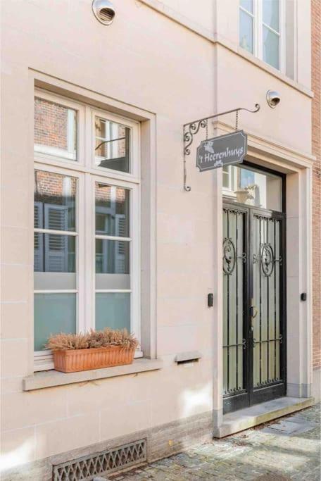 Townhouse Room Heerenhuys 에클로 외부 사진